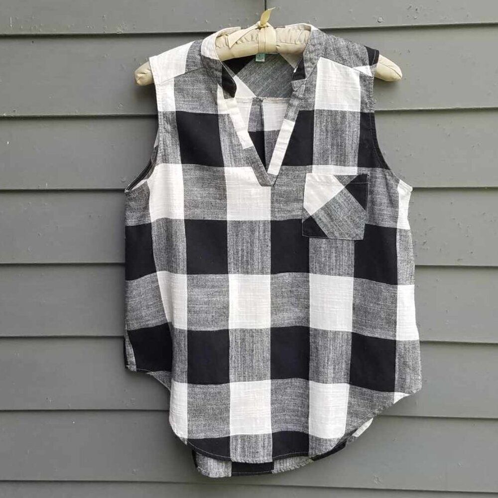 She & Sky Black White Gray Plaid Sleeveless Top size Large